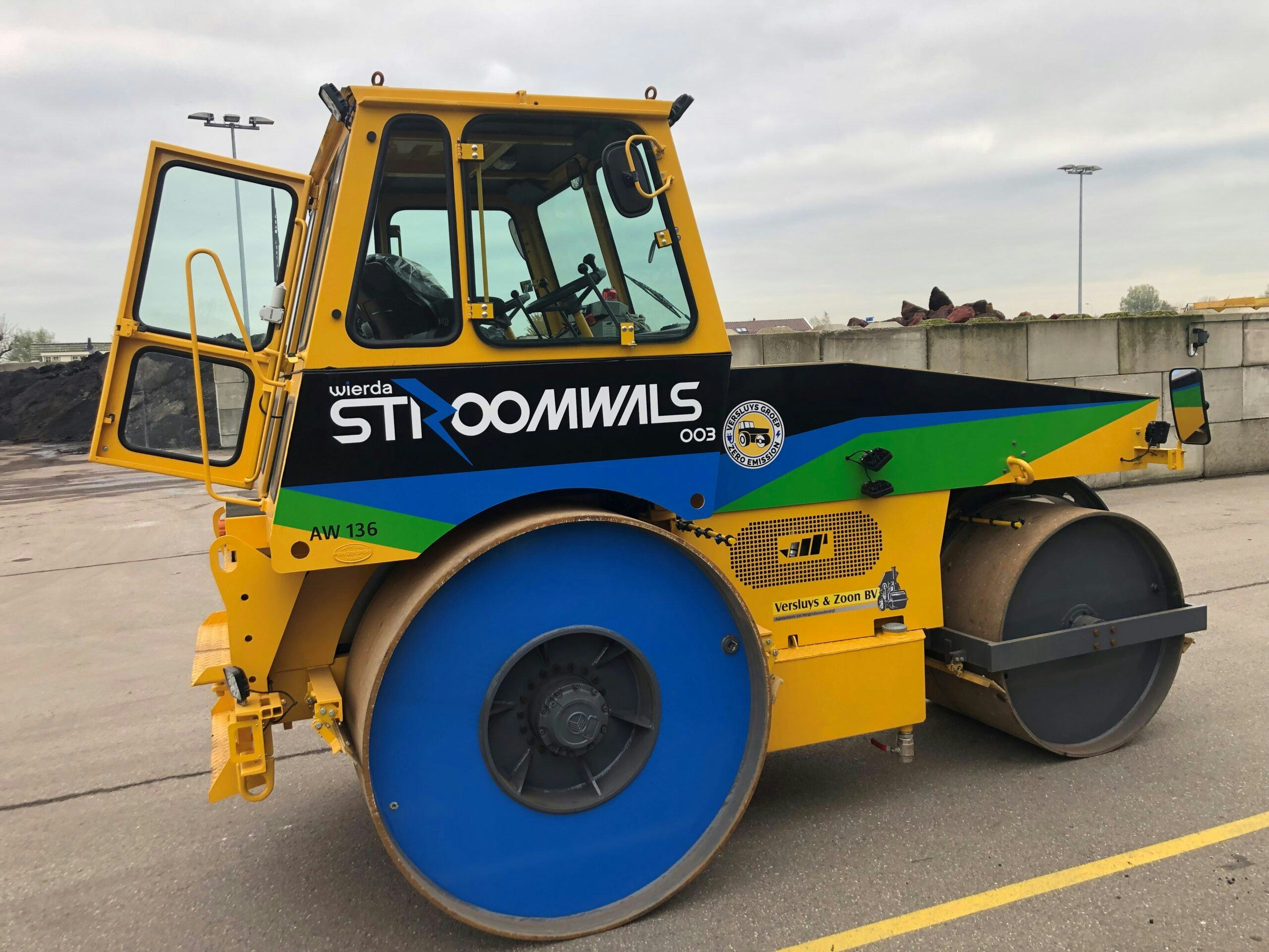 Er is steeds meer elektrisch materieel, zoals deze Stroomwals van Versluys Groep. ‘Monteurs hebben meer nodig dan een cursus NEN 9140.’ (Foto’s: SOMA Bedrijfsopleidingen)