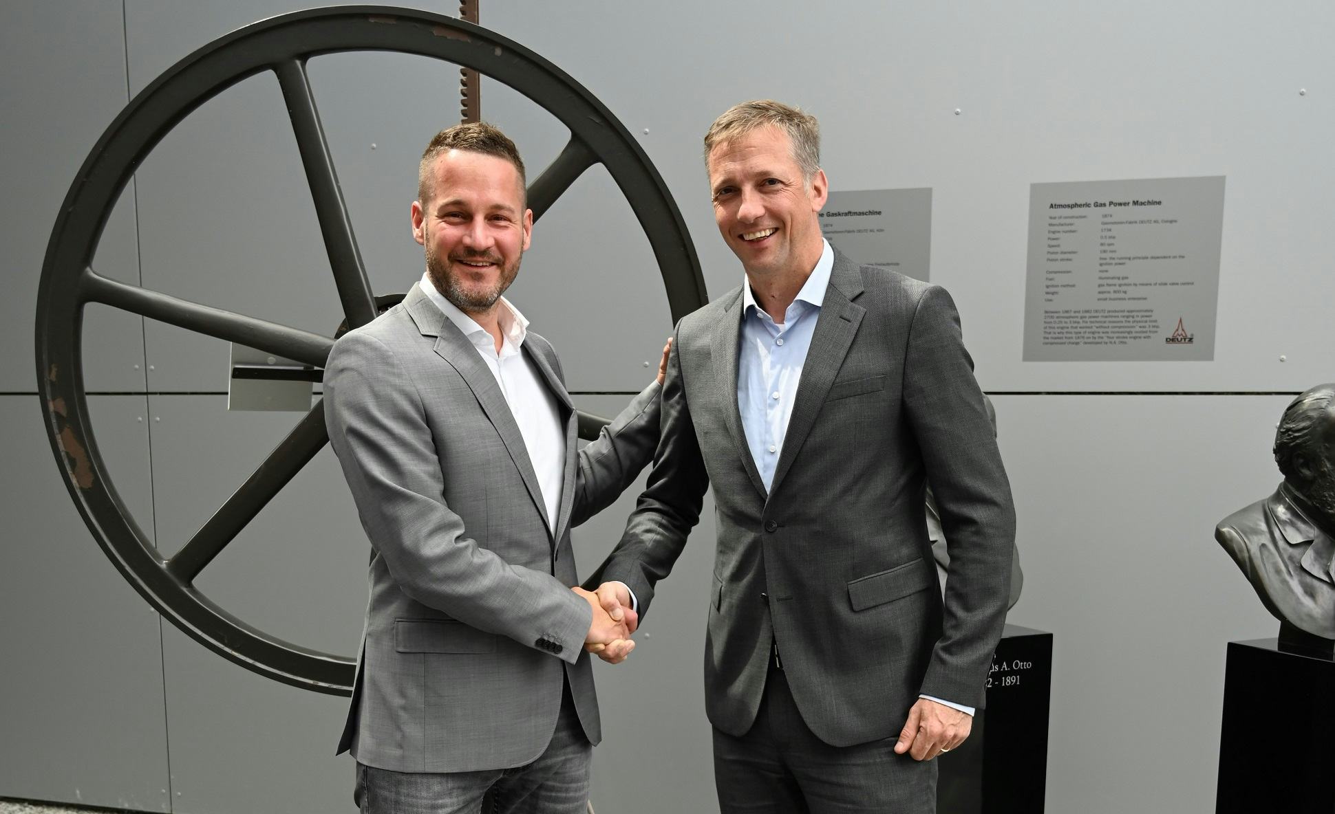 (Links: Dr. Andreas Gorbach, lid van de raad van bestuur van Daimler Truck, rechts: Dr. Sebastian C. Schulte, CEO van DEUTZ)