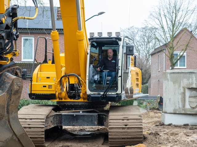 Ermers neemt twee gecustomizede Hitachi’s in gebruik