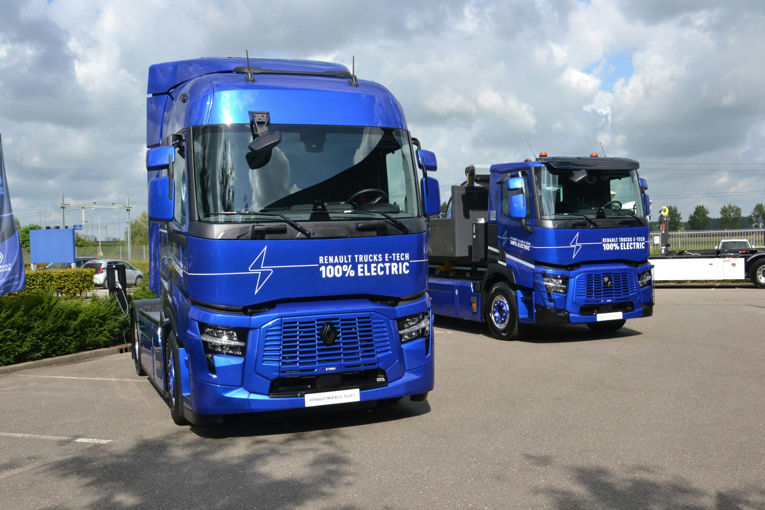 Op de voorgrond de Renault Trucks E-Tech T, daarachter de C (bakwagen). (Foto's: Hugo Claver en Renault)