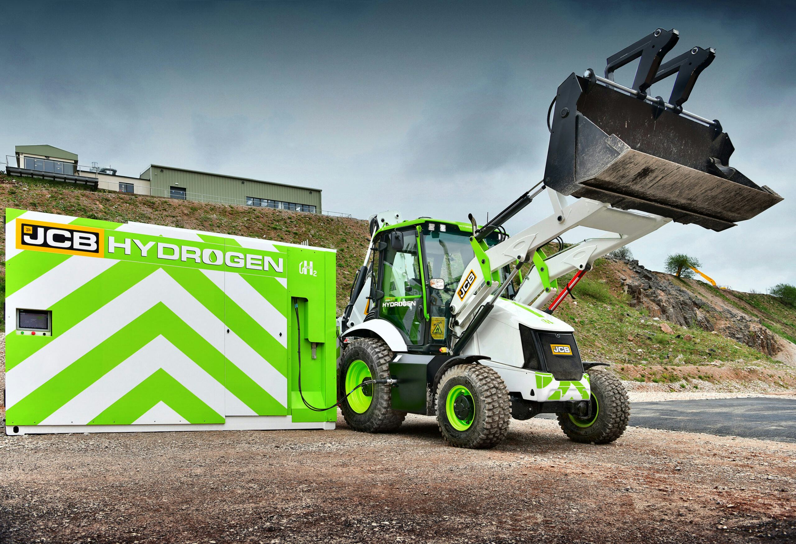 De JCB 3CX graaflaadmachine fungeerde als prototype voor de waterstofverbrandingsmotor. (Foto's: JCB/Liebherr/TKI Nieuw Gas)