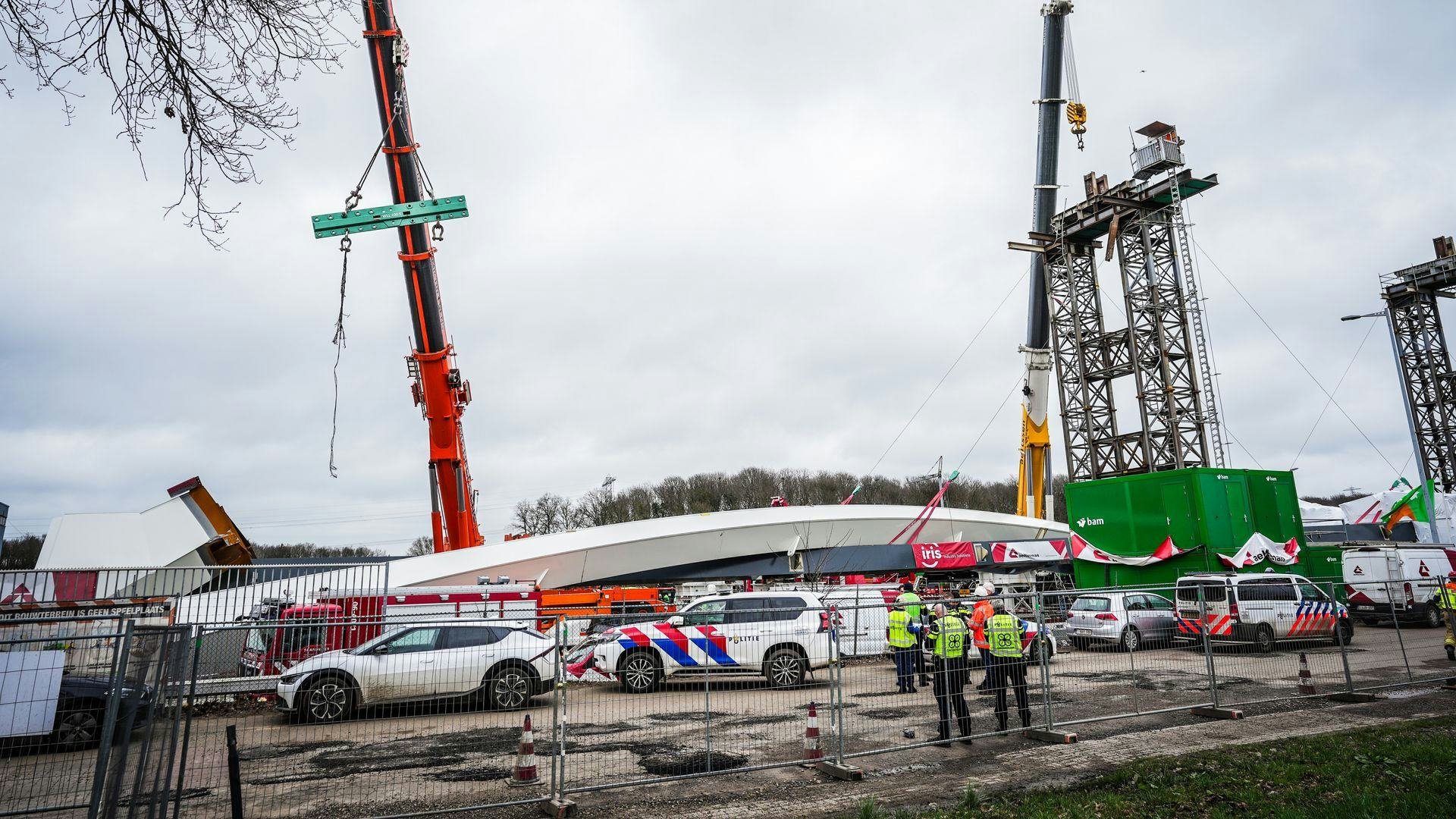 Brugdeel bij Lochem valt uit takels: 2 doden en gewonden