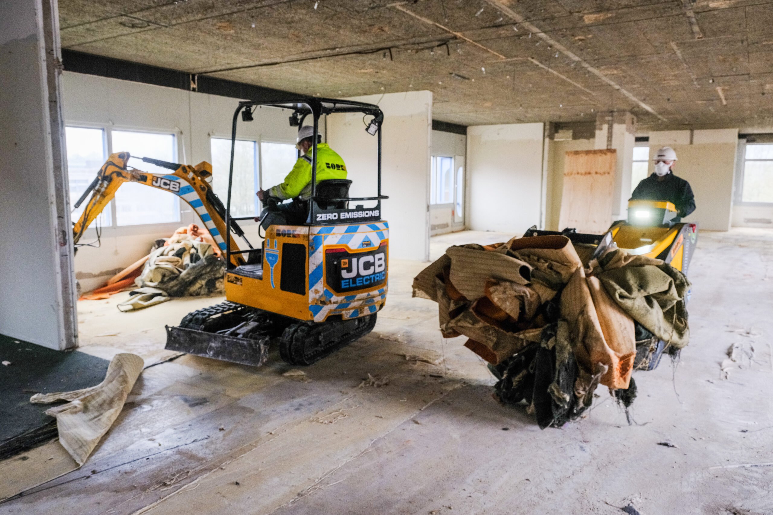 De minikraan is al wat ouder en is af fabriek elektrisch geleverd. Deze kan net geen volle dag draaien. Foto: Jan Willem van Vliet 