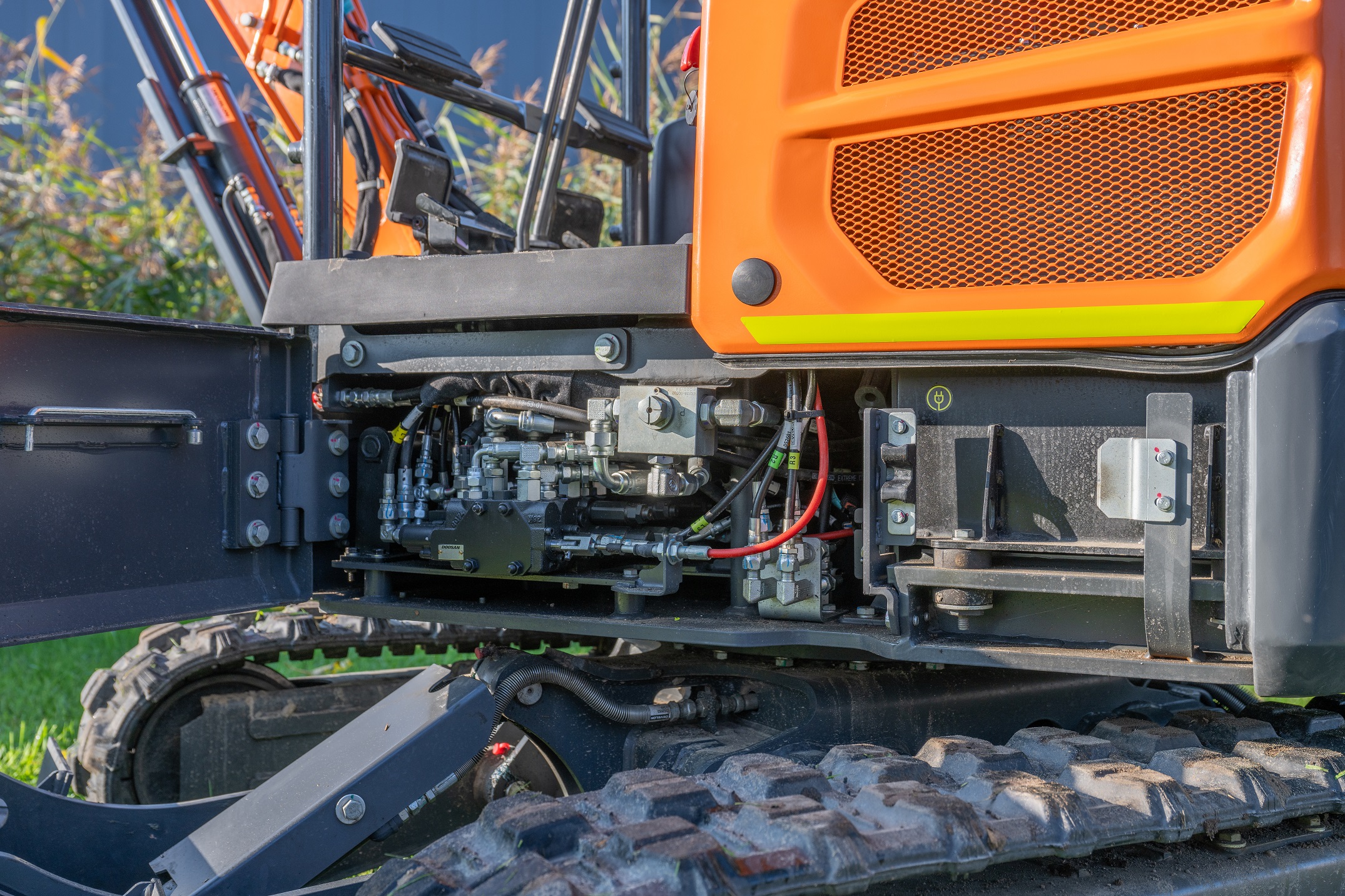 Jan Jacob Bles: ‘Dagelijkse onderhoud is simpel. Bij elektrische machines moet de batterij vol zijn en verder hoef je eigenlijk alleen de hydrauliek te controleren. Dat gaat hier heel overzichtelijk.’