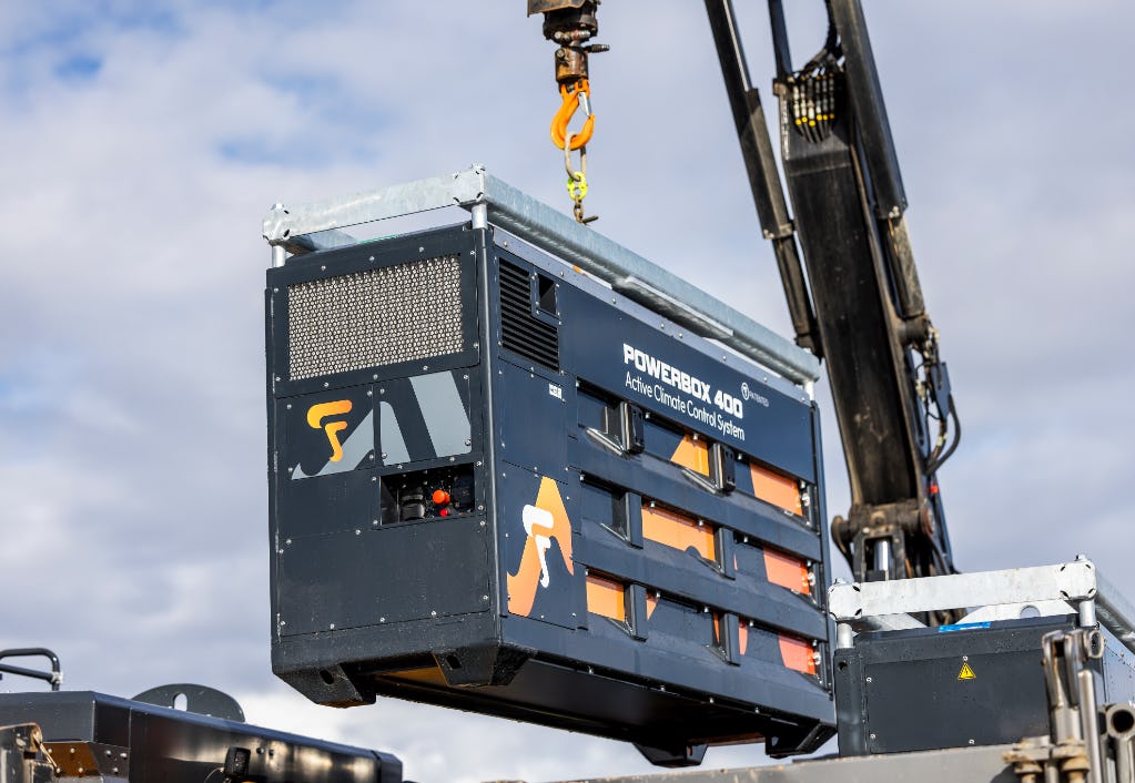 De PowerBox 400 maakt een volledige werkdag elektrisch te draaien.