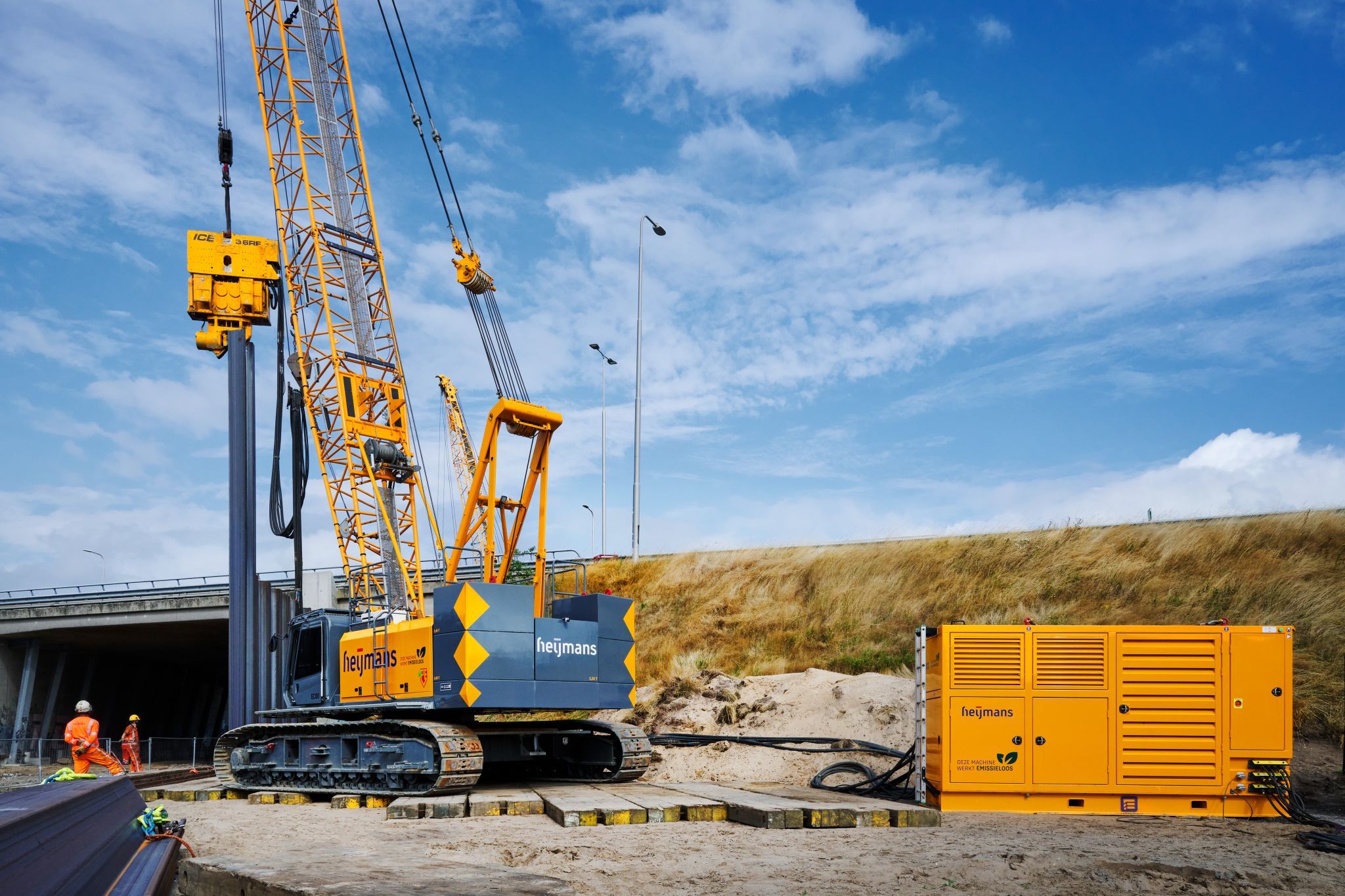 Een rupskraan van PV-E in gebruik bij Heijmans.