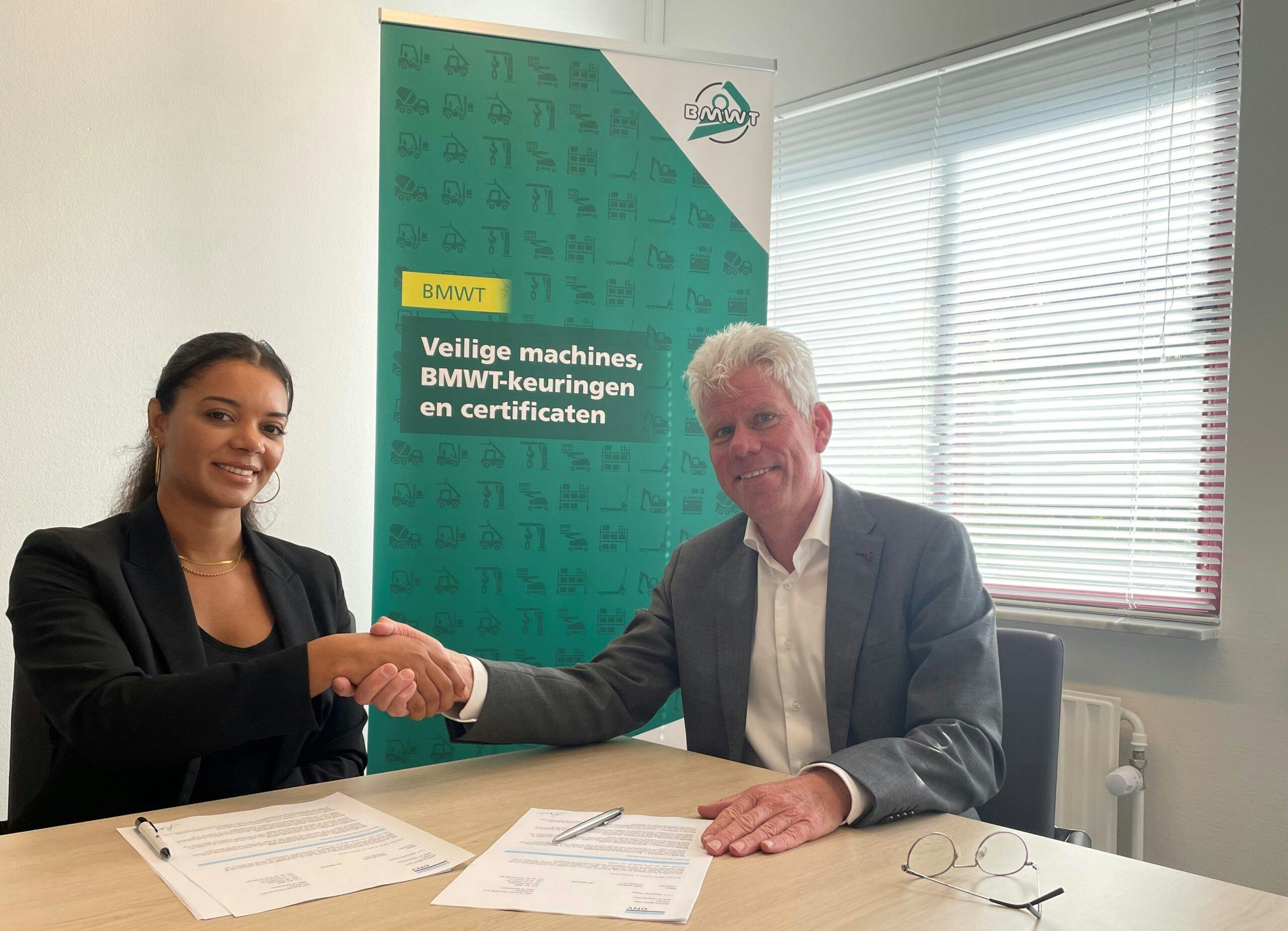 Brenda Tull, 
Sales Manager DNV (l) en Jan Hommes, directeur BMWT.