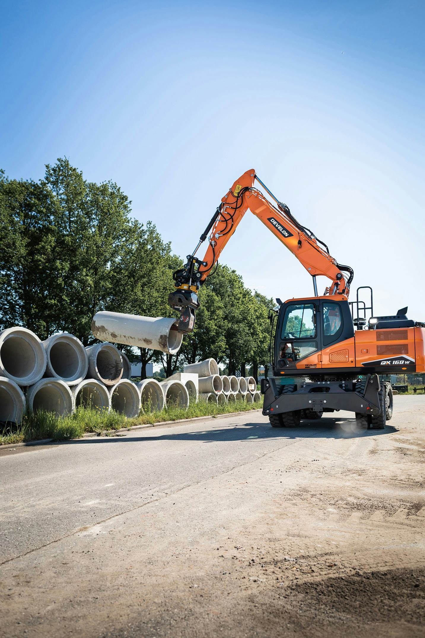 De nieuwe DX260LC-9 rupsgraafmachine in actie.