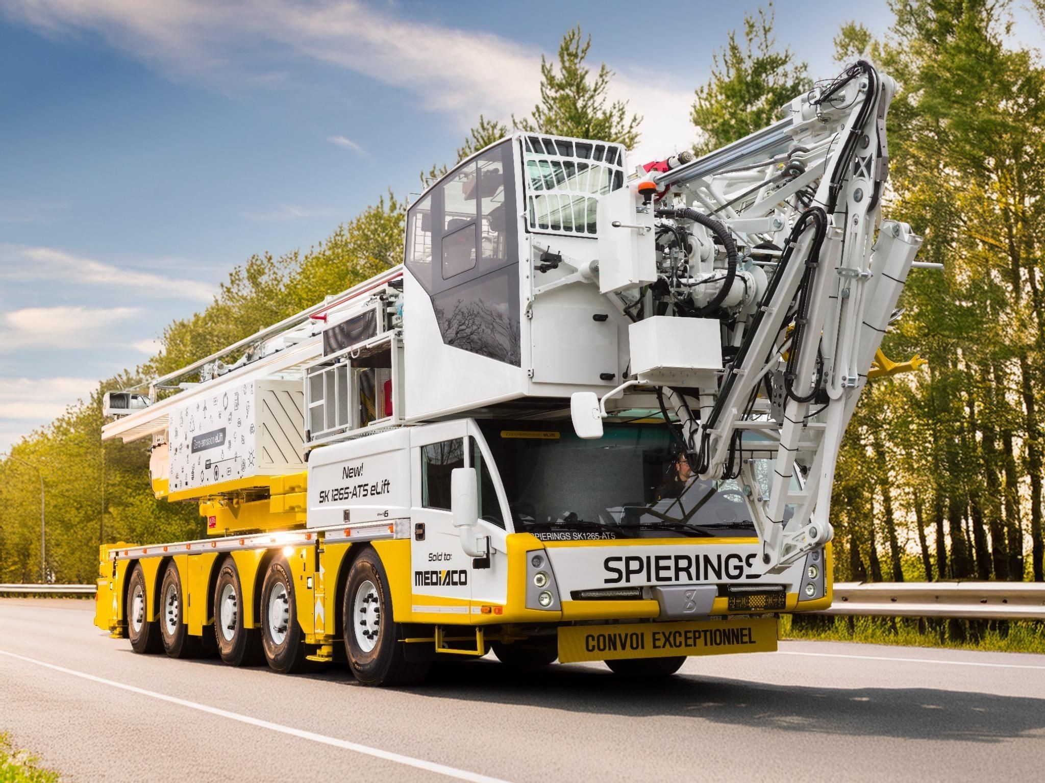 Een Spierings met de X-Crane 2 banden.