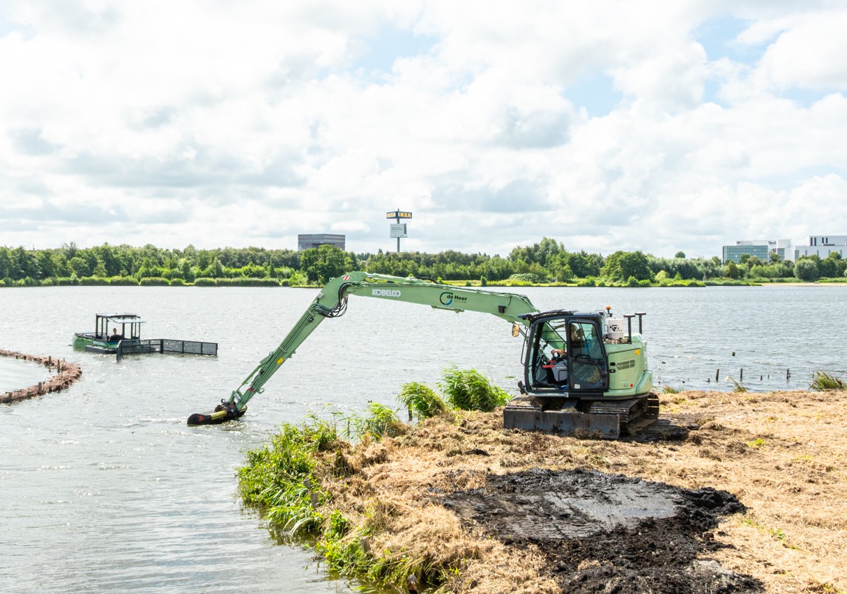 De door Kemp Groep aangepaste Kobelco graafmachine.
Foto: Kemp Groep.