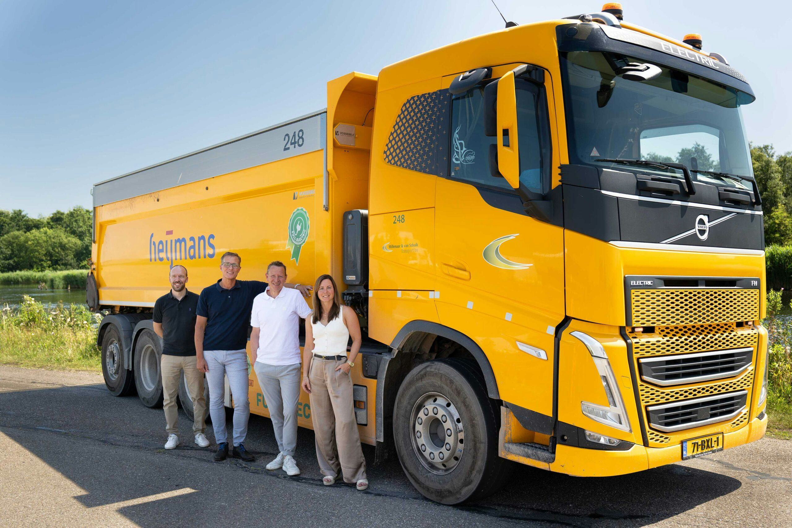 Van links naar rechts; Pieter-Bas de Visser (projectleider Topsector Logistiek), Marcel Vermeulen (directeur Millenaar & van Schaik), Richard Mulders (relatiemanager Topsector Logistiek) en Nikki Pije (projectmanager Heijmans)