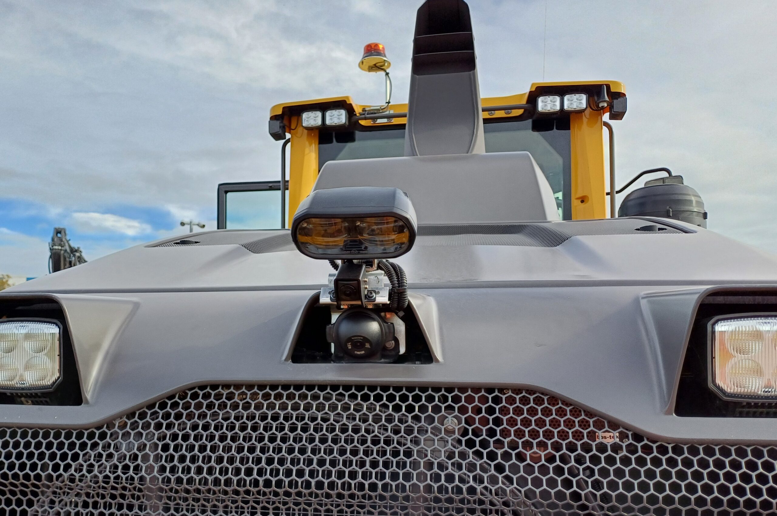 Eén van zes camera's die samen een 360-graden veiligheidssysteem vormen. Foto: KOMAT.