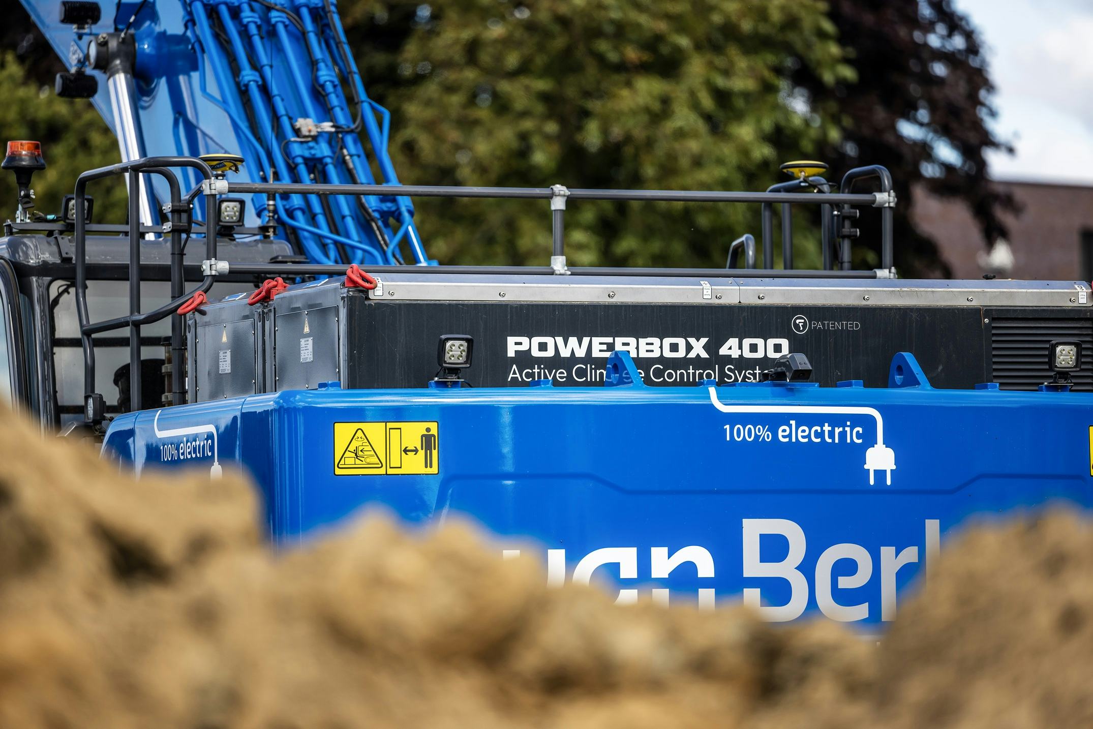 Van Berkel Groep heeft inmiddels zeven elektrische grondverzetmachines operationeel.