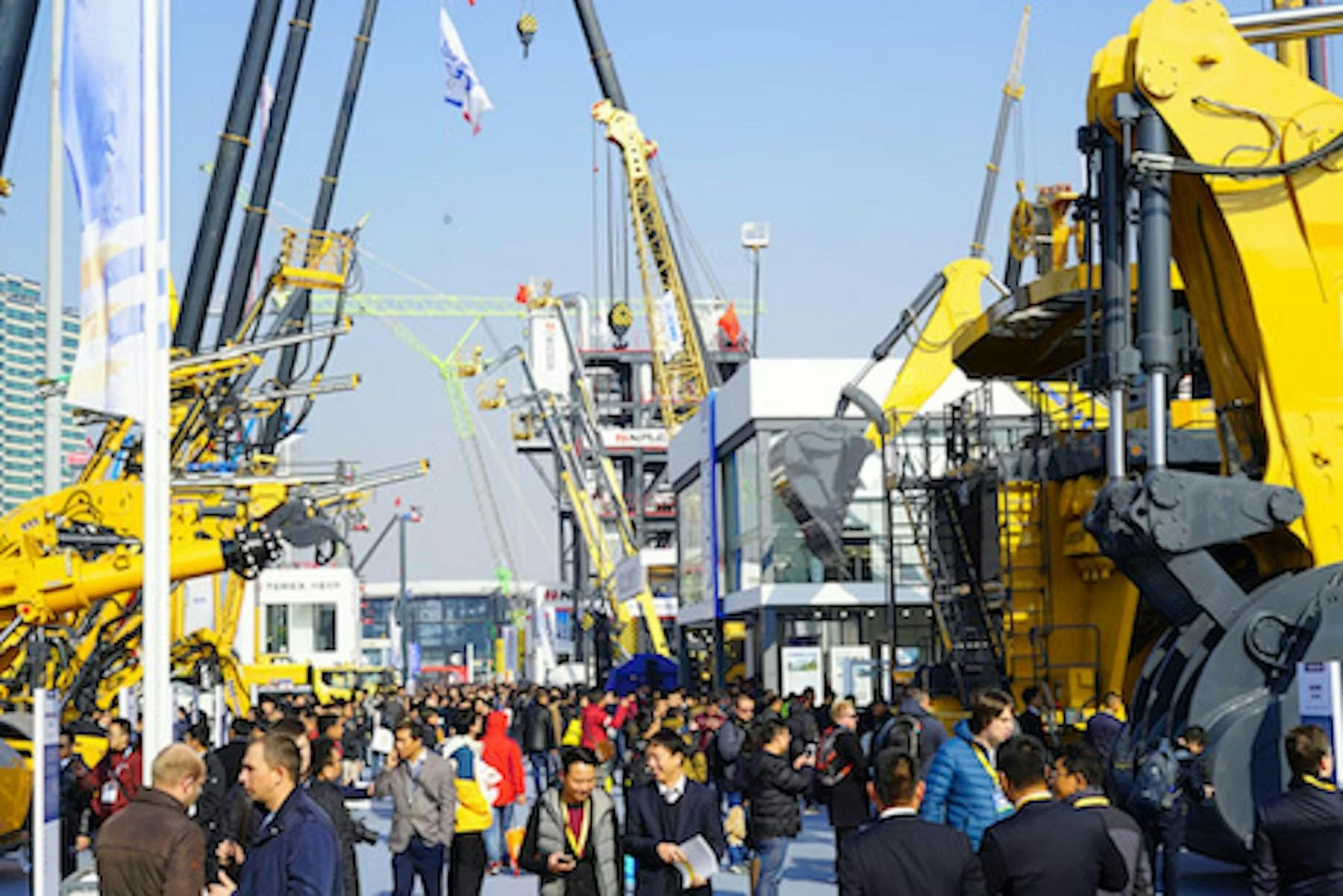 De Bauma in China. Dumpen Chinese kraanfabrikanten hun producten in Europa?