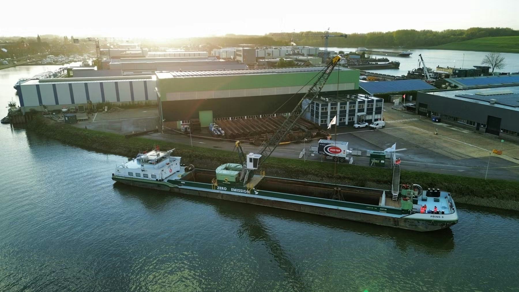 De PrinsZEs aan wal in Sliedrecht. Foto: Van den Herik / Levi van de Lustgraaf