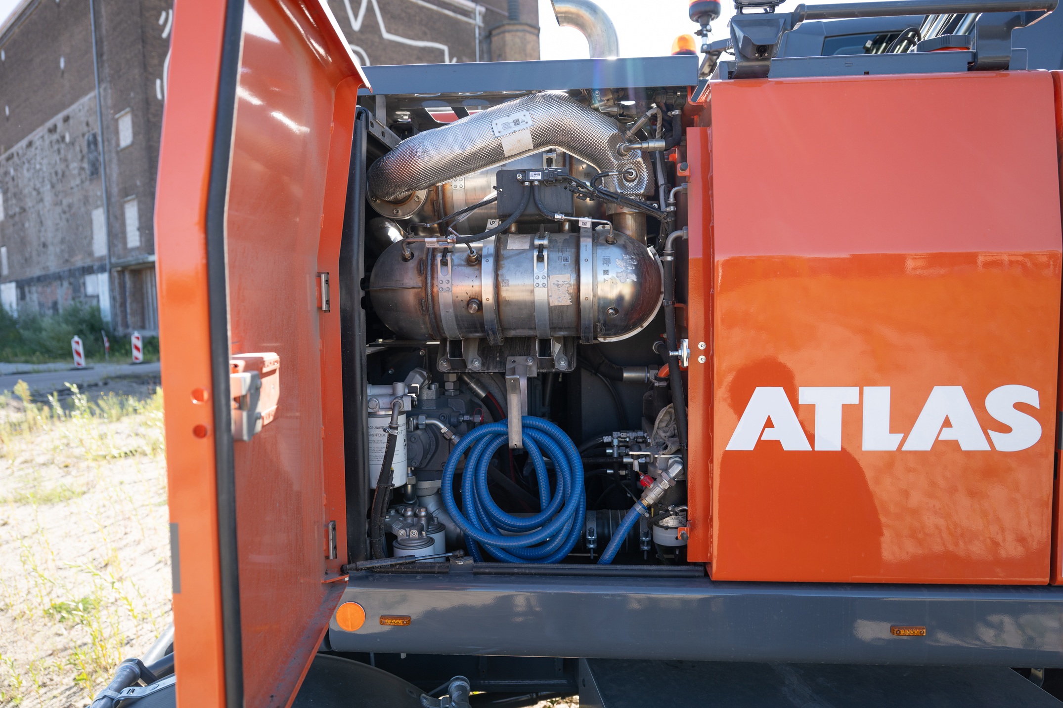 Ook de motoren en elektronica zijn volledig vernieuwd, waardoor de nieuwe Atlas een zeer moderne machine is.