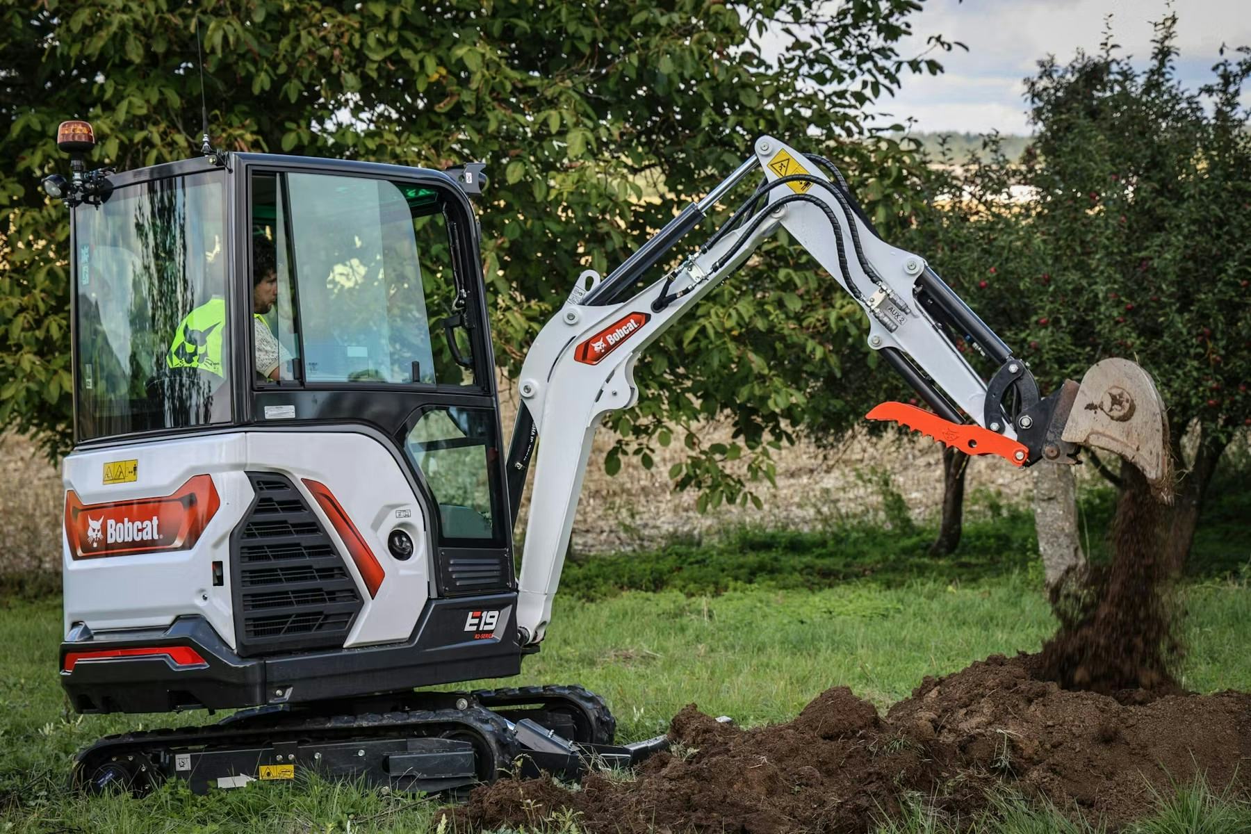 Bobcat daagt Caterpillar wereldwijd voor de rechter om 14 patenten op compacte machines