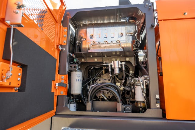 ‘Als je voor dagelijks onderhoud de kappen opent, valt direct op dat er veel ruimte is.’