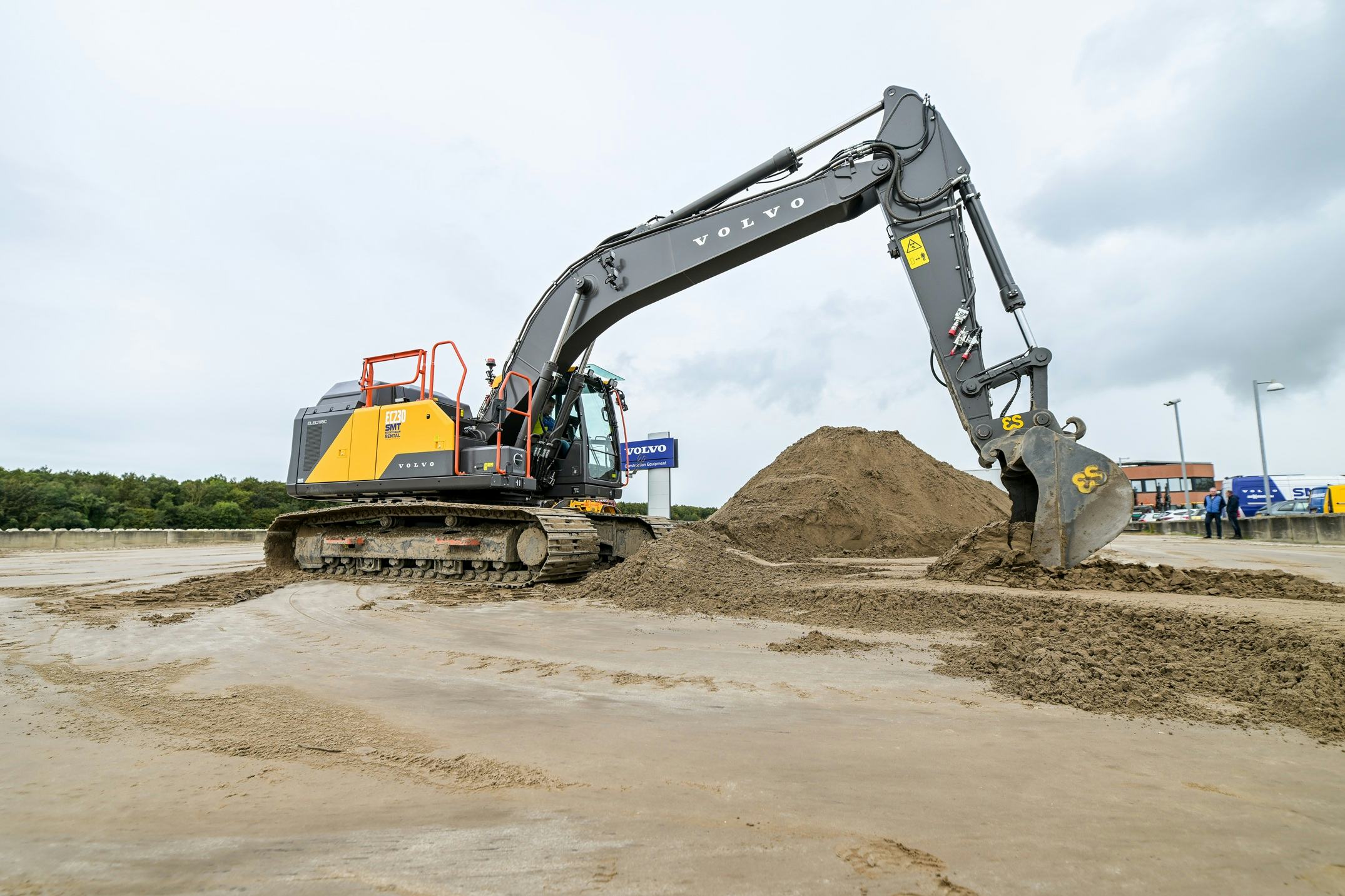 De Volvo EC230 Electric is volgens onze testmachinist een heerlijke machine om op te draaien.