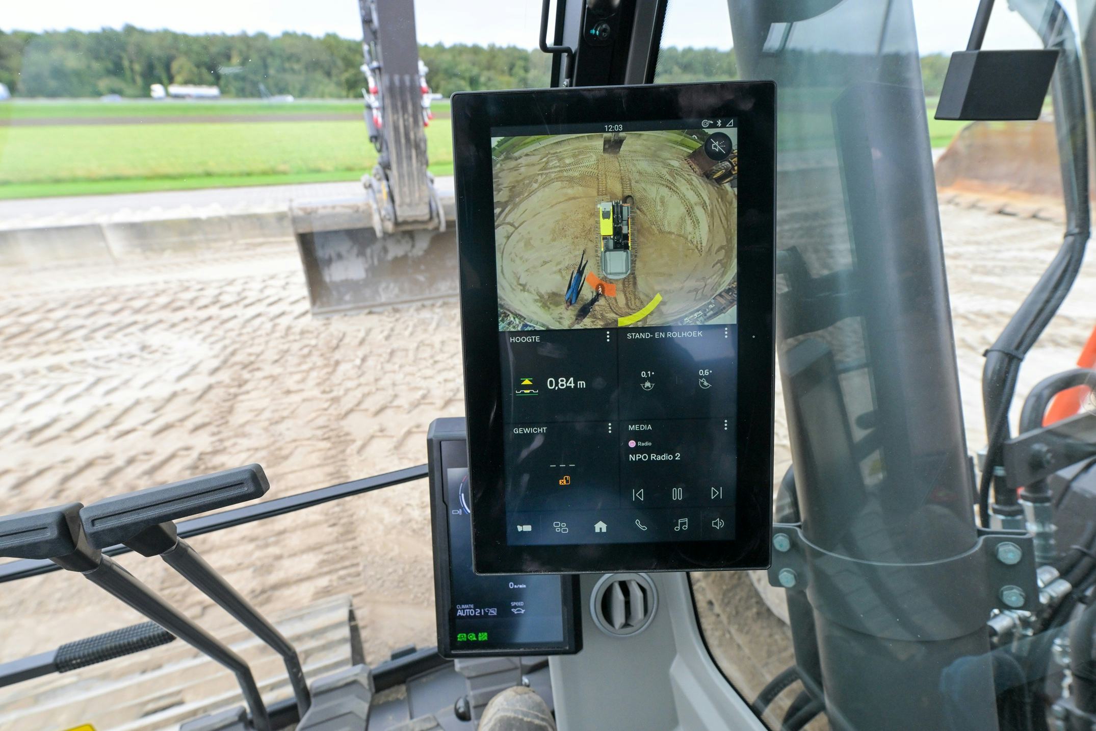 Detectie van mensen nabij de machine zorgt voor extra veiligheid.