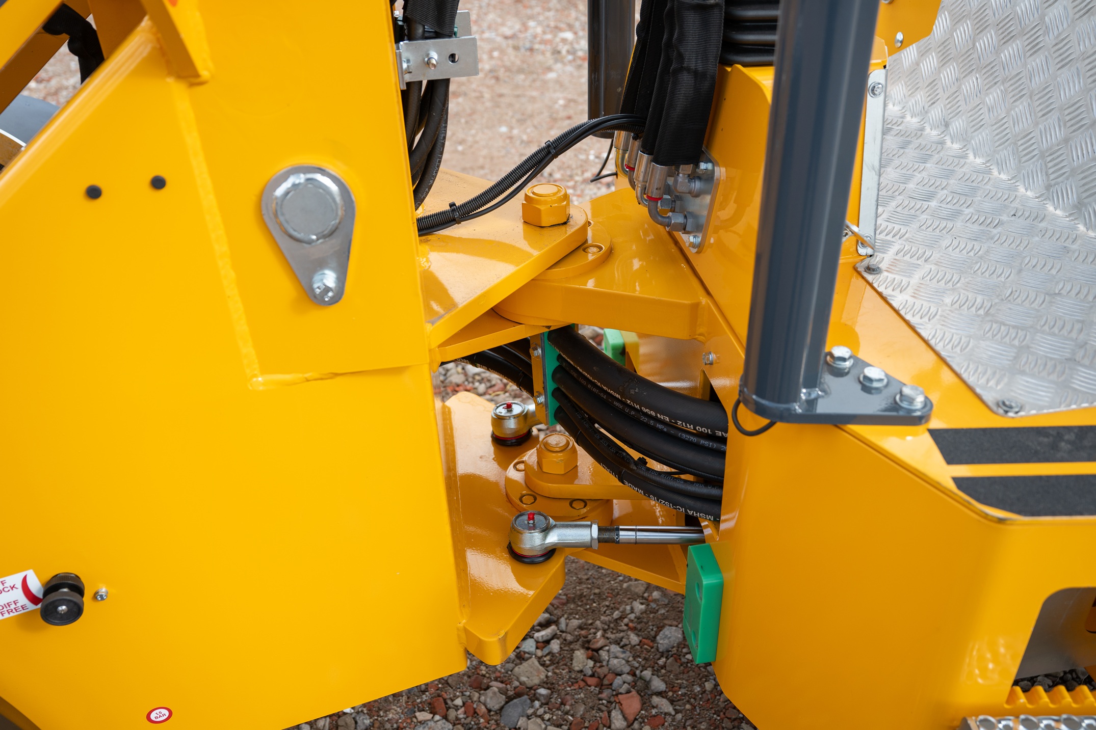 De knik waar de Knikmops zijn naam aan ontleent is zorgvuldig uitgevoerd.