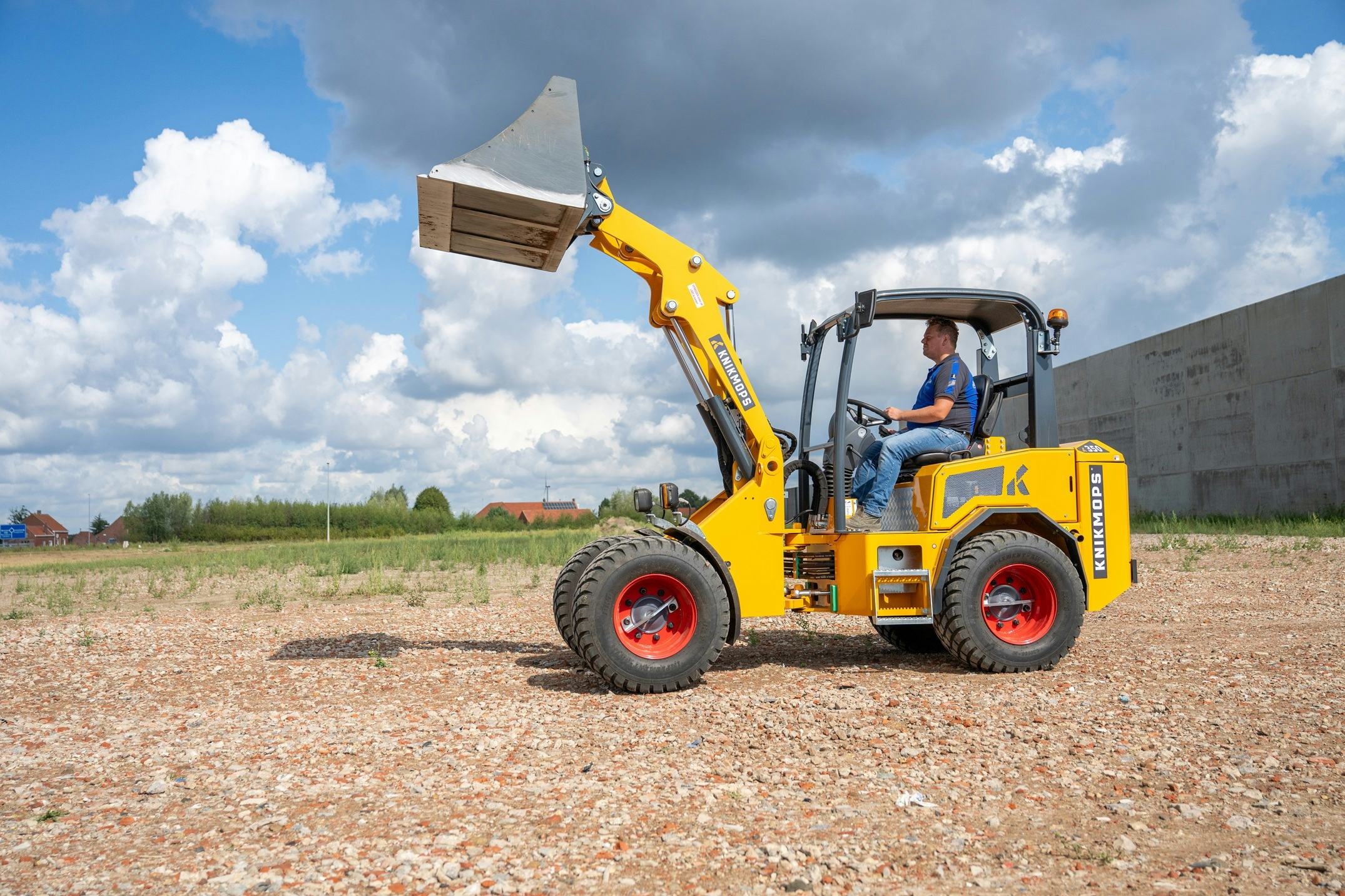 Hoog heffen is geen enkel probleem voor deze krachtpatser.