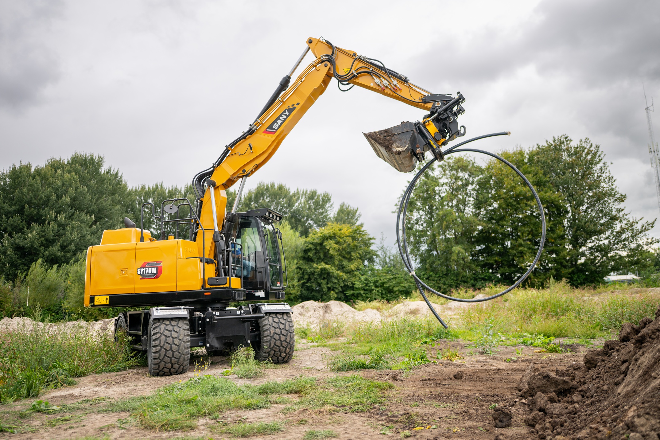 Het draaikantelstuk maakt de machine veelzijdig inzetbaar.