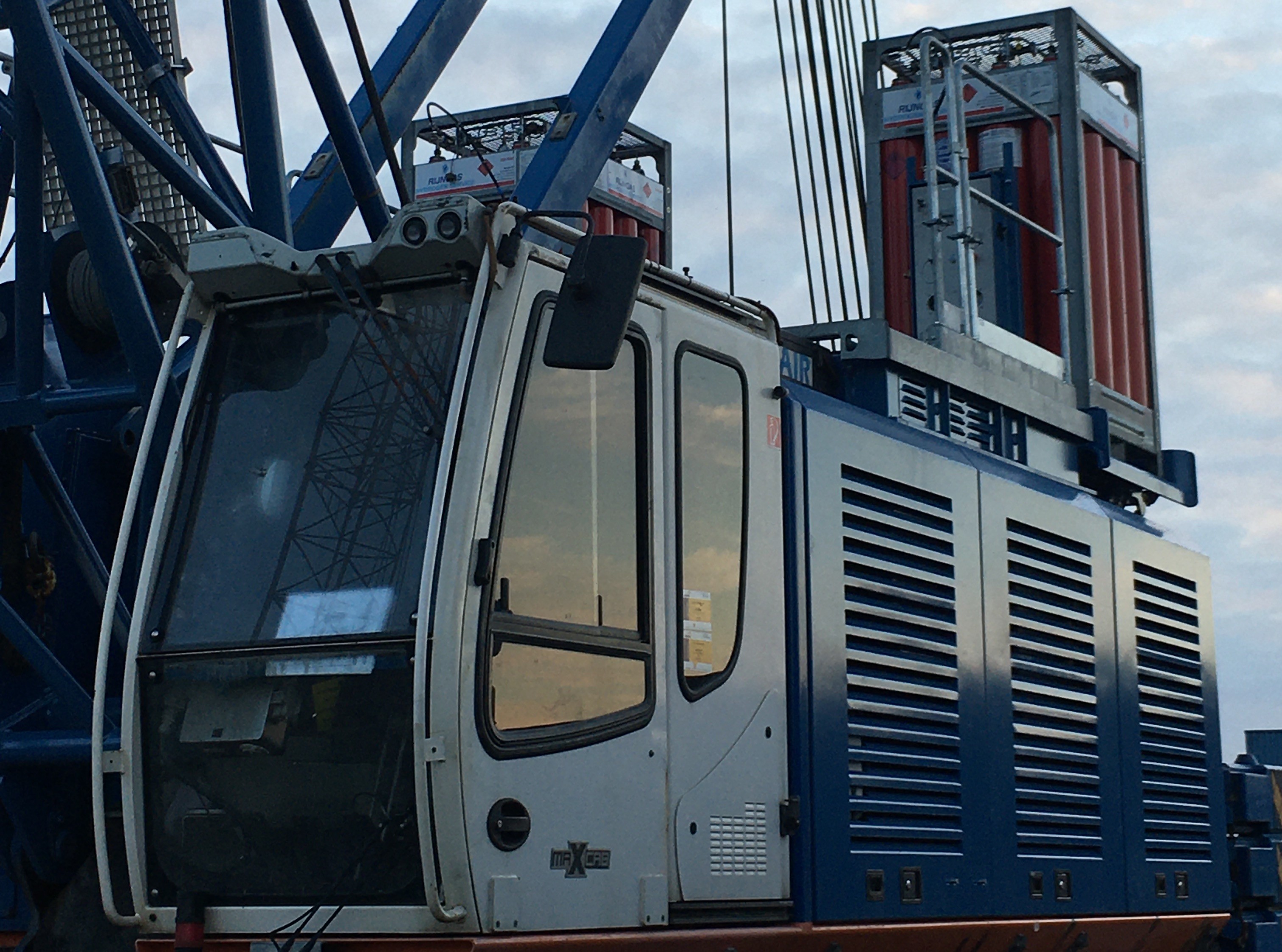 De Sennebogen 690 HD, hier nog in de oude kleuren. Fotografie: Van den Heuvel.