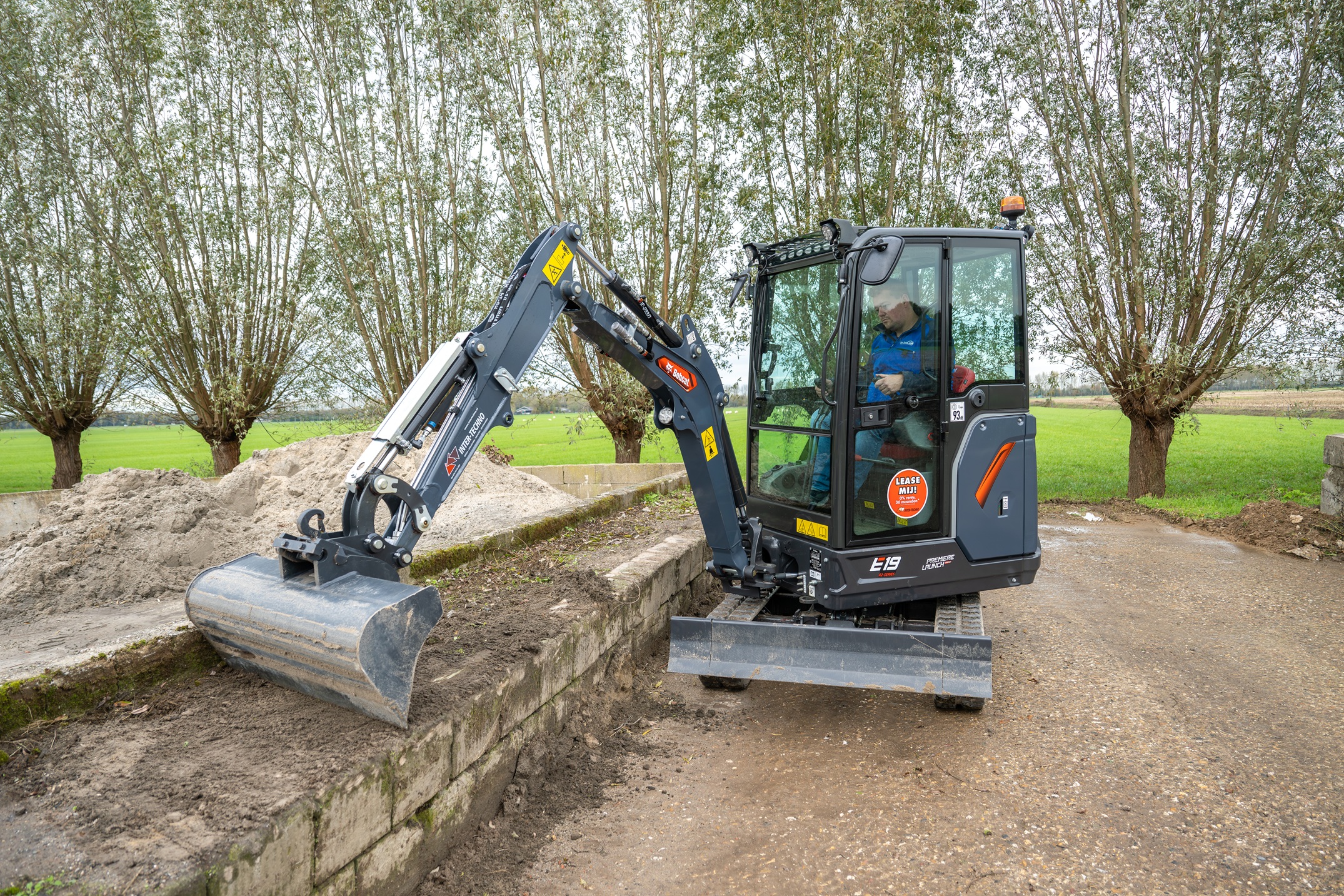 De machine is fijngevoelig te besturen, met een strak en vlak resultaat.