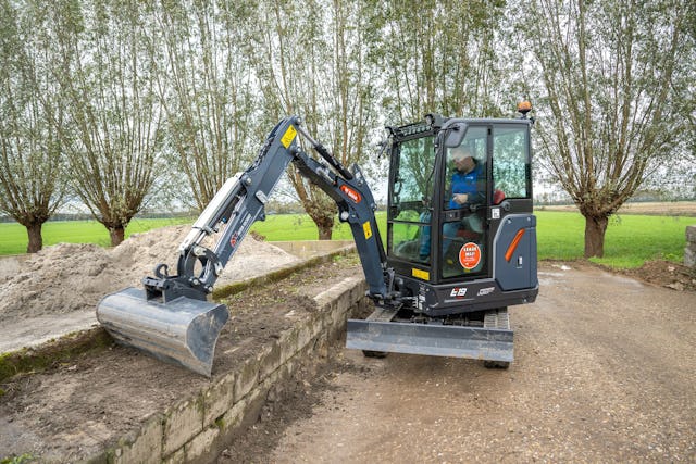 De machine is fijngevoelig te besturen, met een strak en vlak resultaat.
