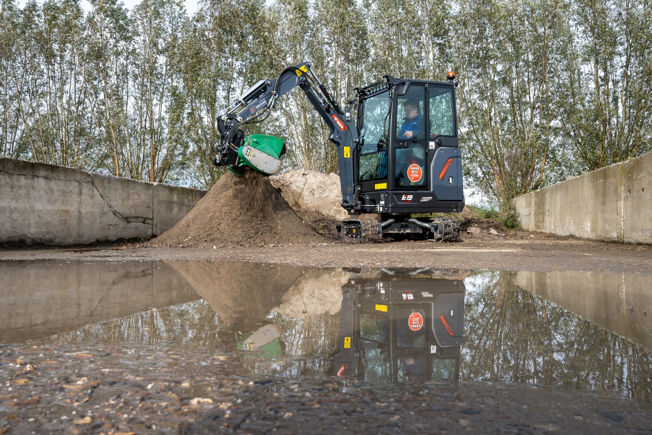 Ook met de zeefbak blijft de E19 heel stabiel.