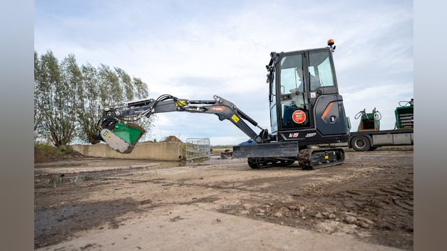 Met volledig gestrekte giek heeft de Bobcat E19 R2 nog voldoende kracht over.