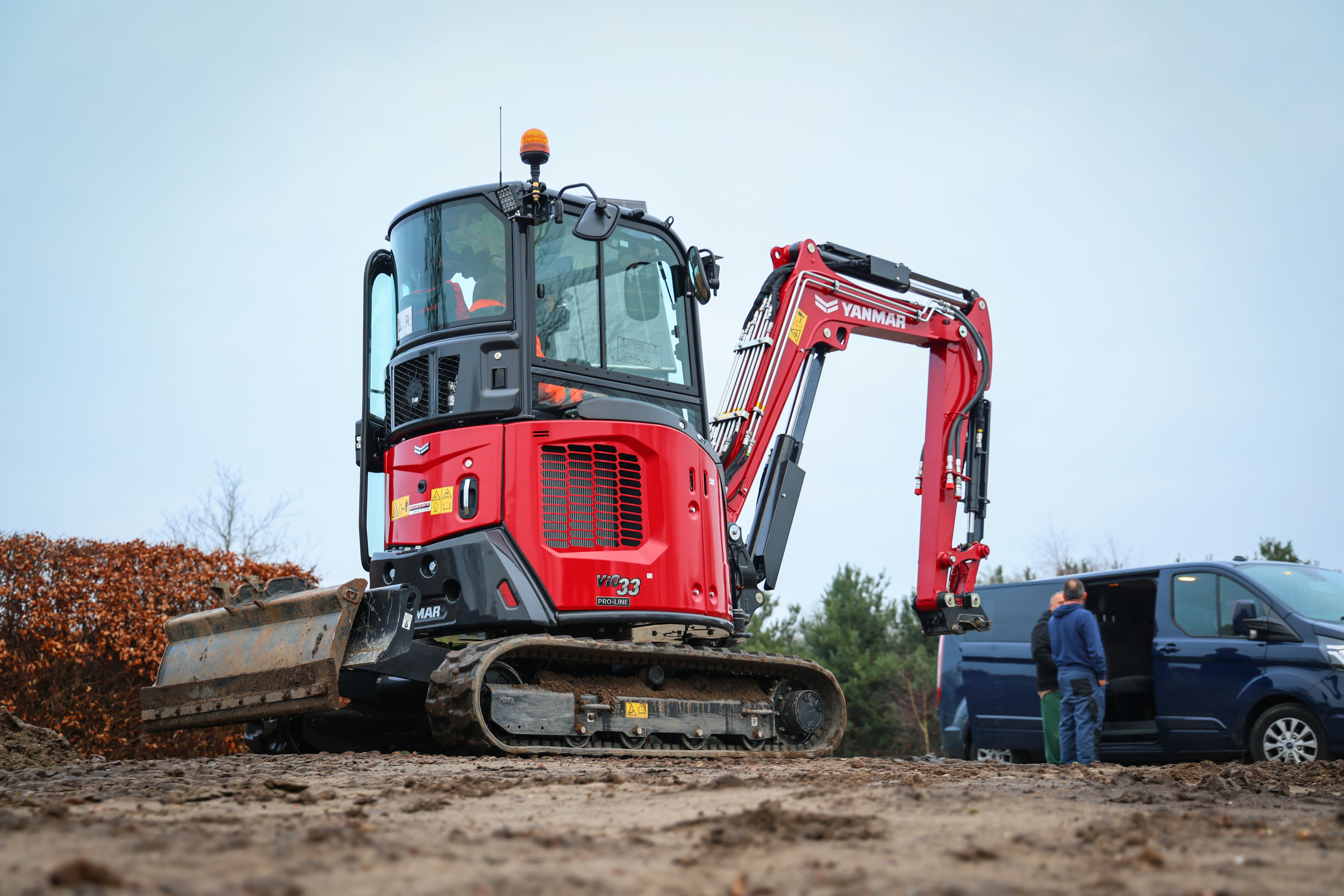 'Je moet jezelf kietelen': Frank Kauwenberg start 2026 met nagelnieuwe Yanmar ViO33-7