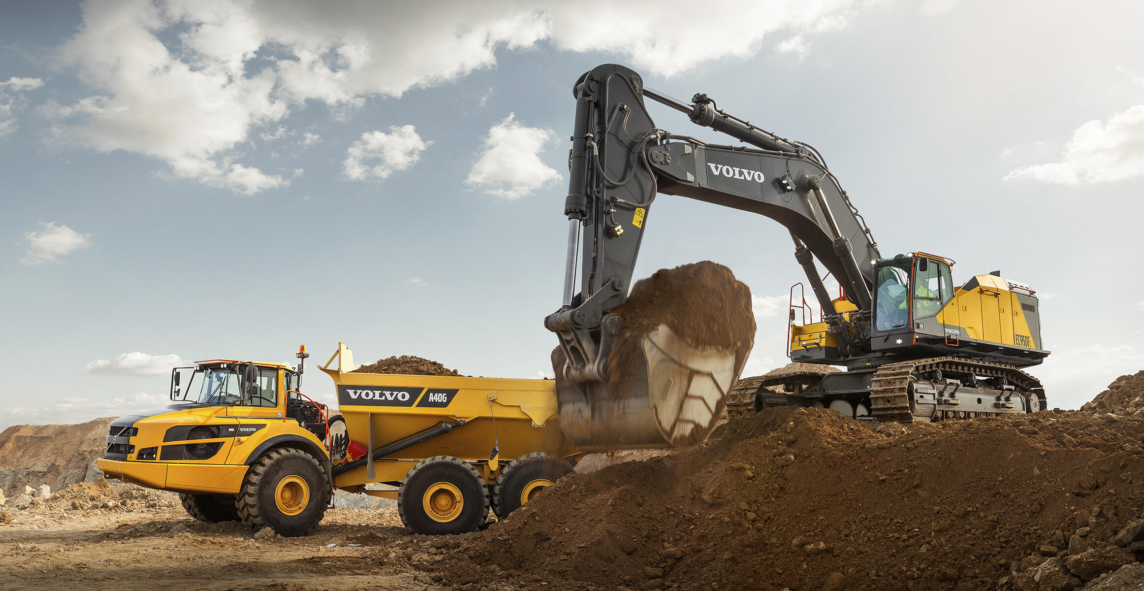 Gain more profitability in the EC950F, Volvo’s largest crawler excavator. The 90 tonne excavator delivers a high bucket capacity for more tons per hour, achieving a fast and efficient on-site production.