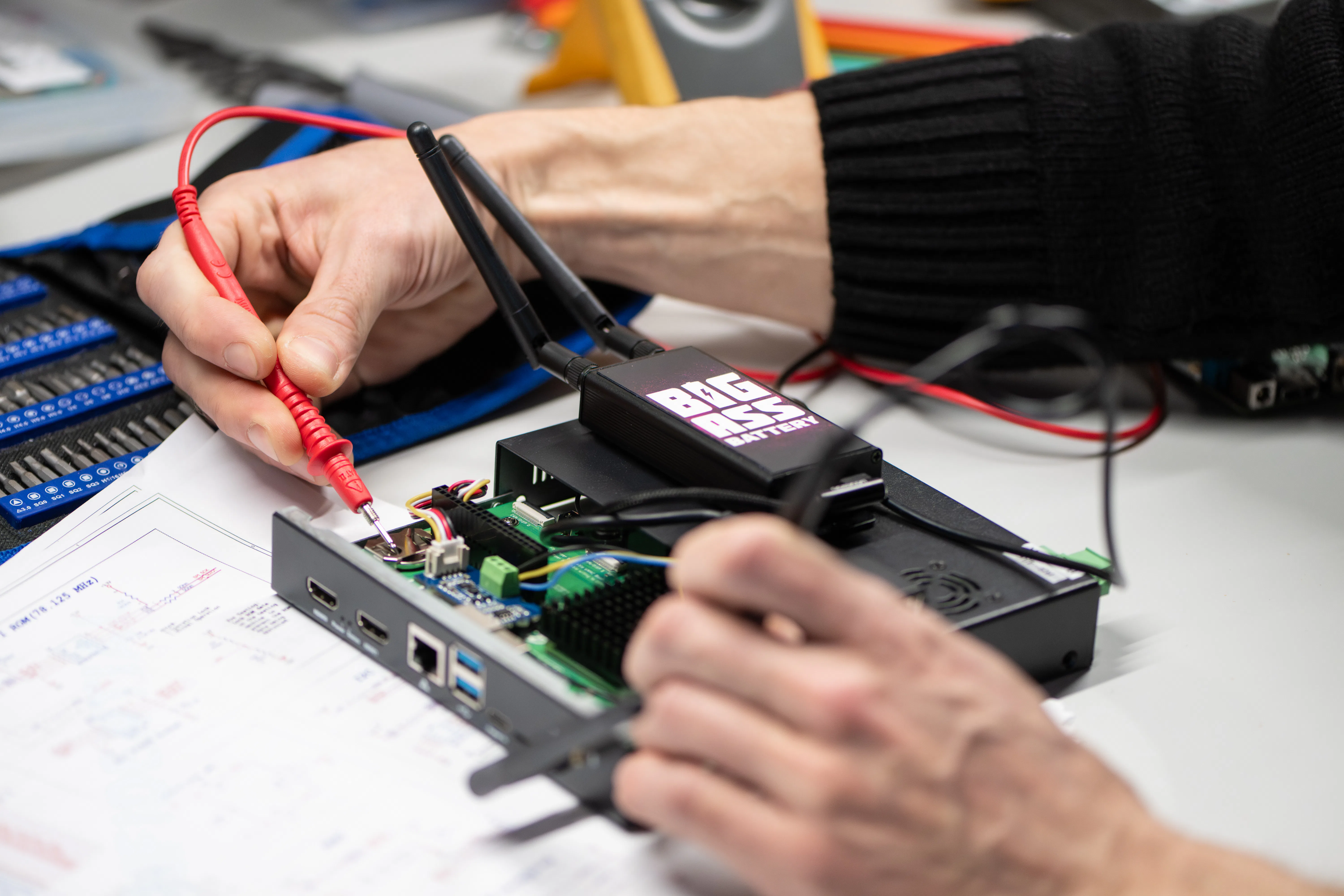 Van grote, zelfgebouwde batterijsystemen naar kleine, slimme modules.
Foto: Big Ass Battery.