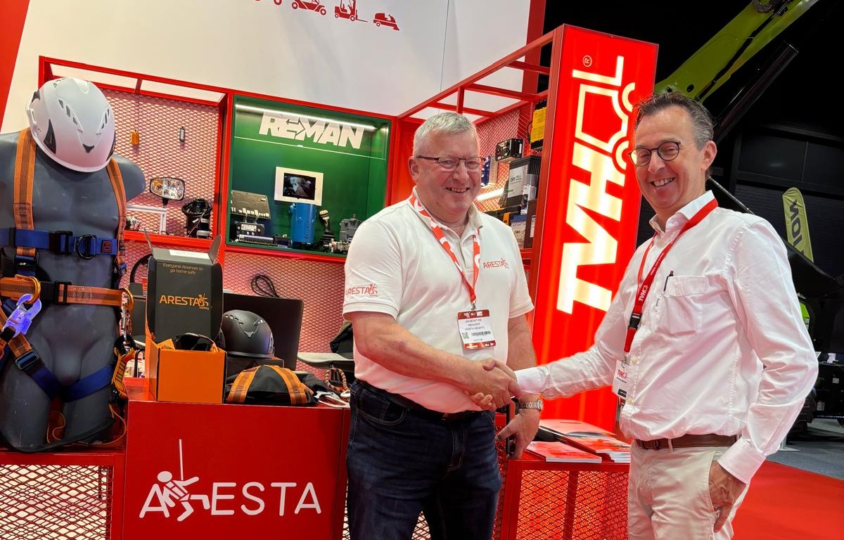 Ian McIntyre (Aresta) en Bernard De Meester (TVH).