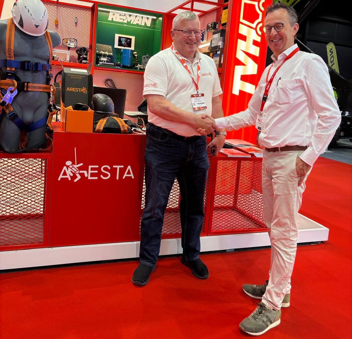 Ian McIntyre (Aresta) en Bernard De Meester (TVH).