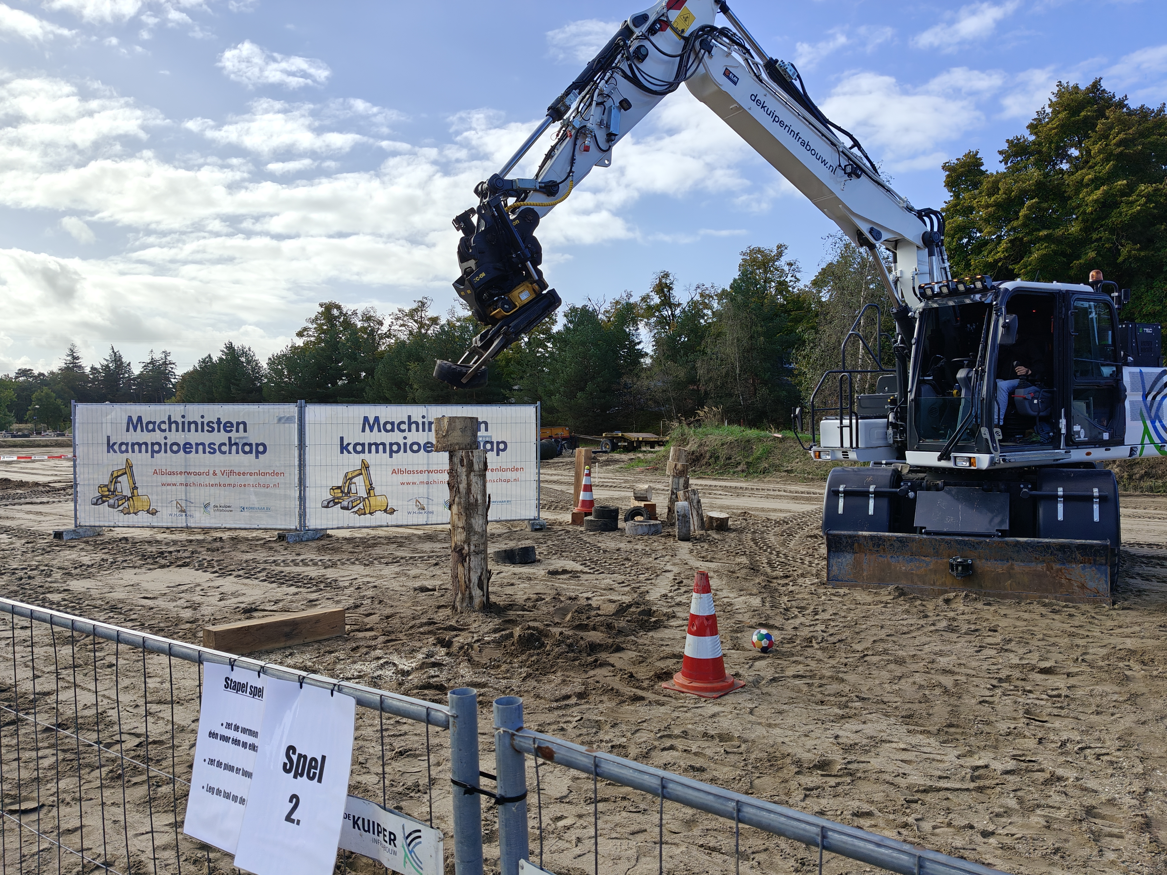 Tijdens de jubileumdagen kon je je vaardigheden met diverse bouwmachines testen.